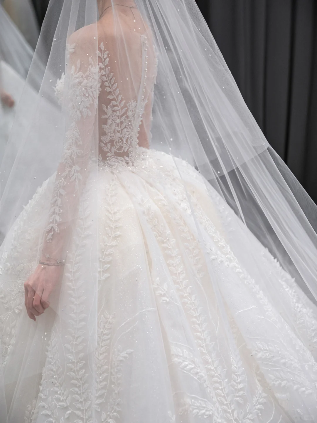 Dreamy Ball Gown Tulle Applique Long Sleeves With Veil Long Wedding Dresses C4226