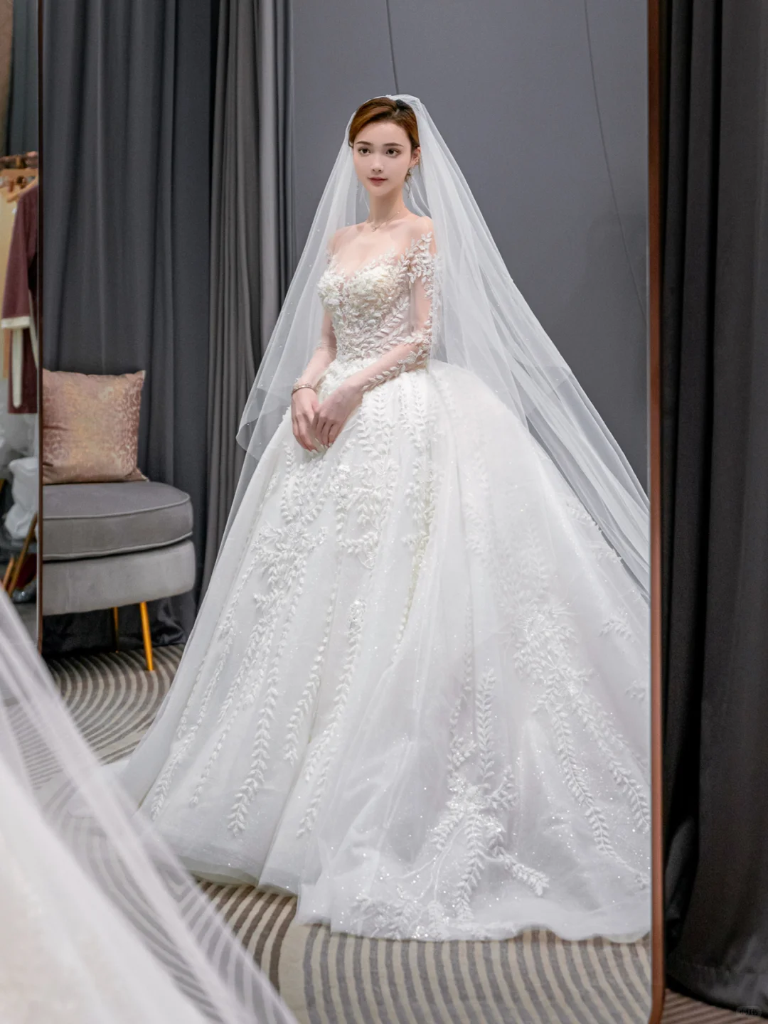 Dreamy Ball Gown Tulle Applique Long Sleeves With Veil Long Wedding Dresses C4226