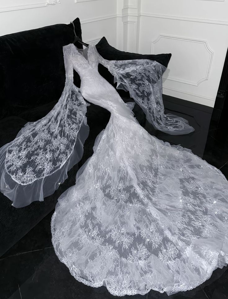 Timeless Mermaid Tulle Lace Long Sleeves Long Wedding Dresses C4268
