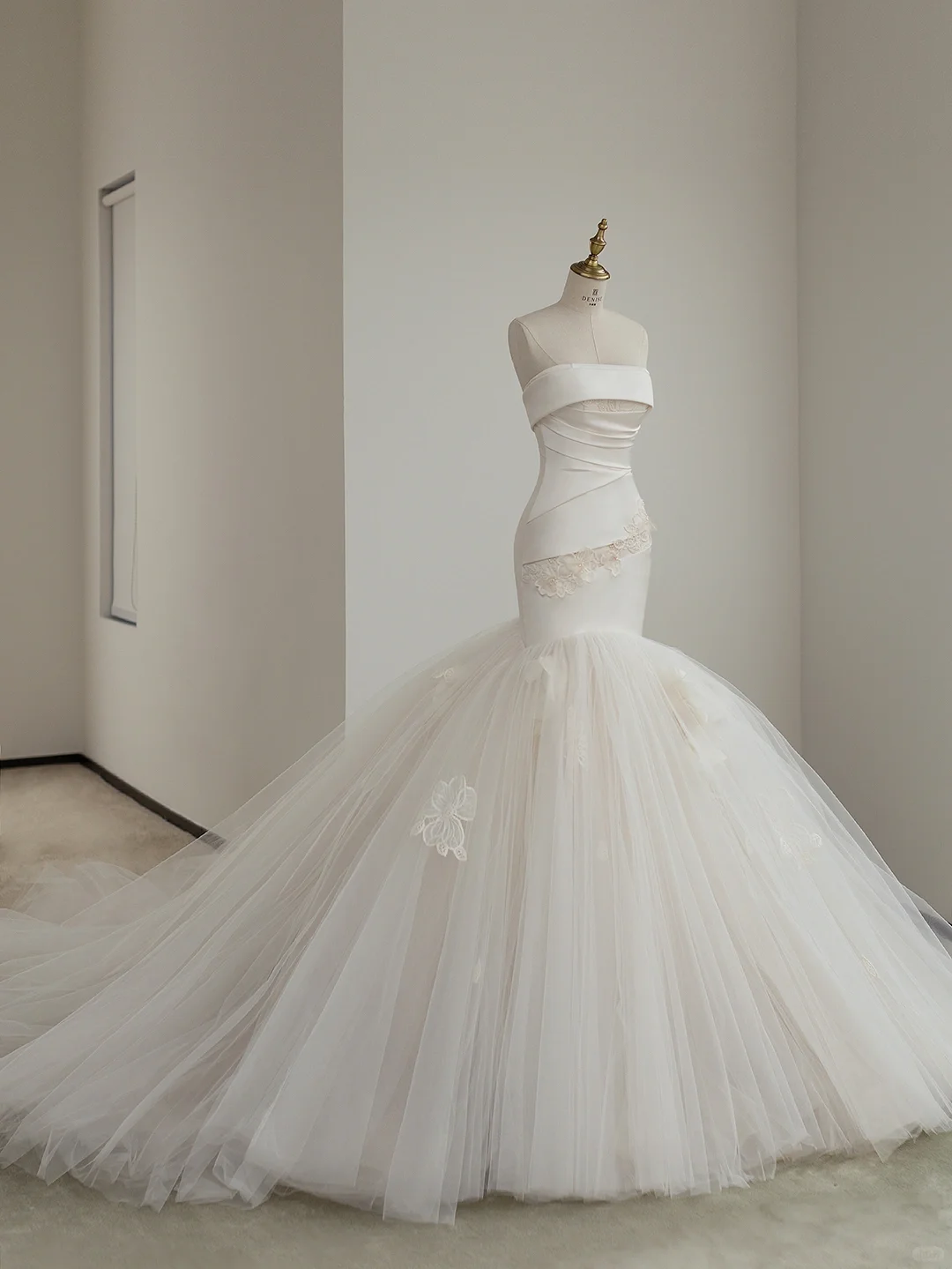 Pretty Mermaid Strapless Satin Tulle Applique Long Wedding Dresses C4279