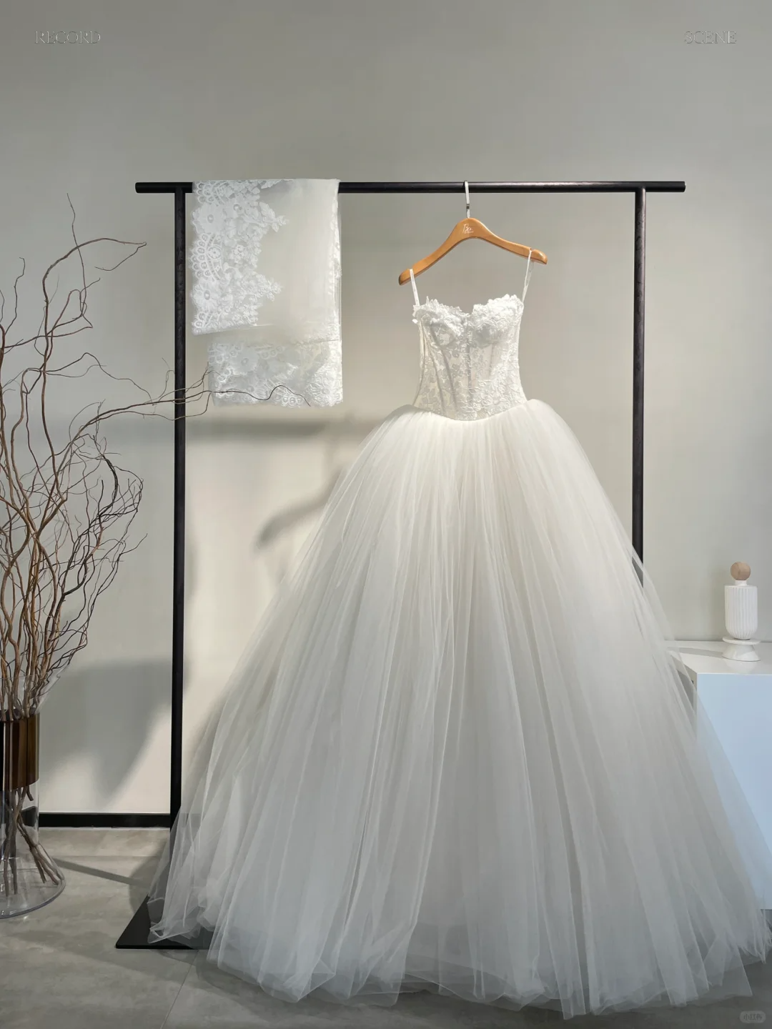 Dreamy Ball Gown Spaghetti Straps Tulle Lace With Veil Long Wedding Dresses C4284