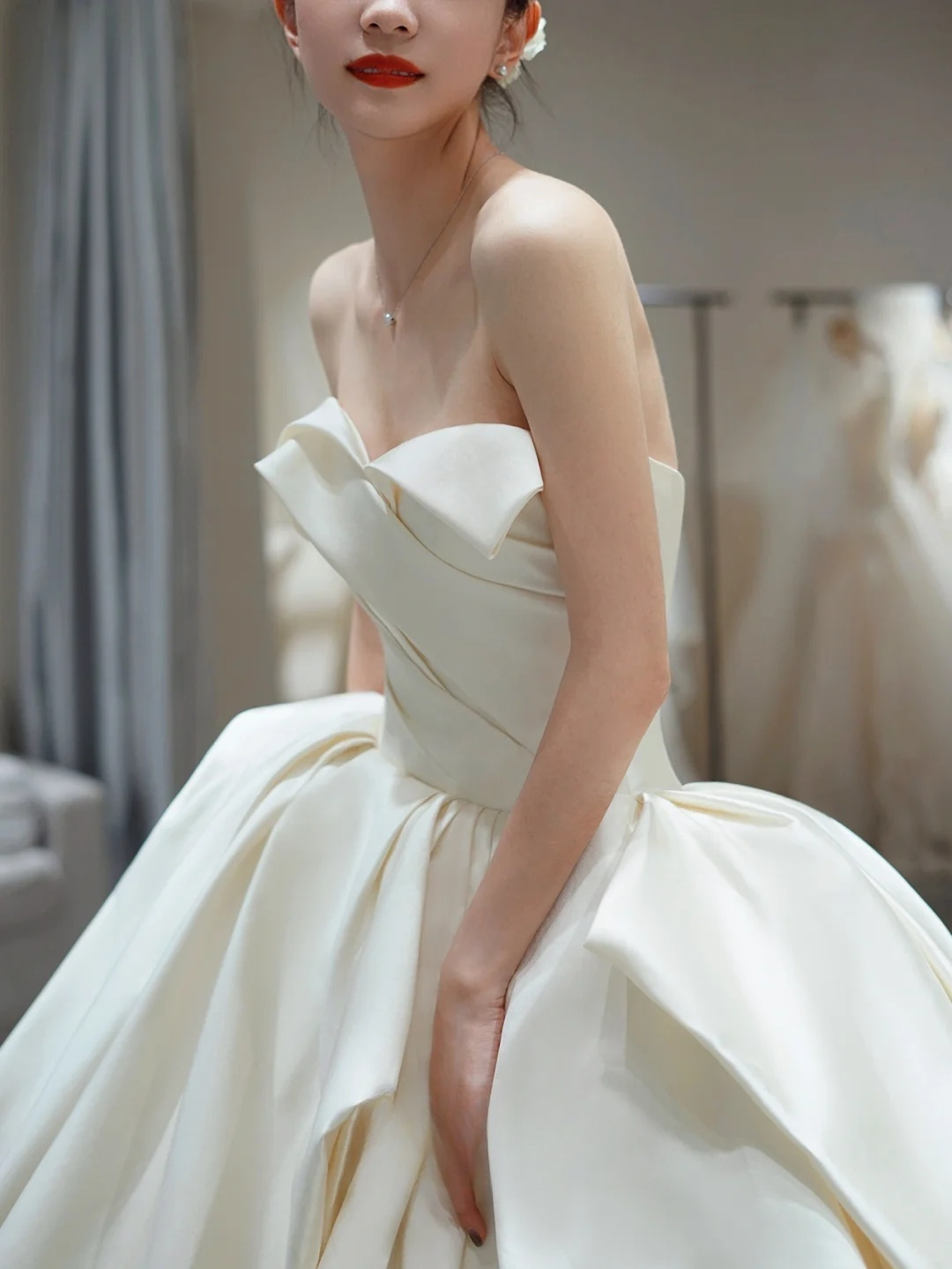 Pretty Ball Gown Strapless Satin Pleated With Veil Long Wedding Dresses C4286