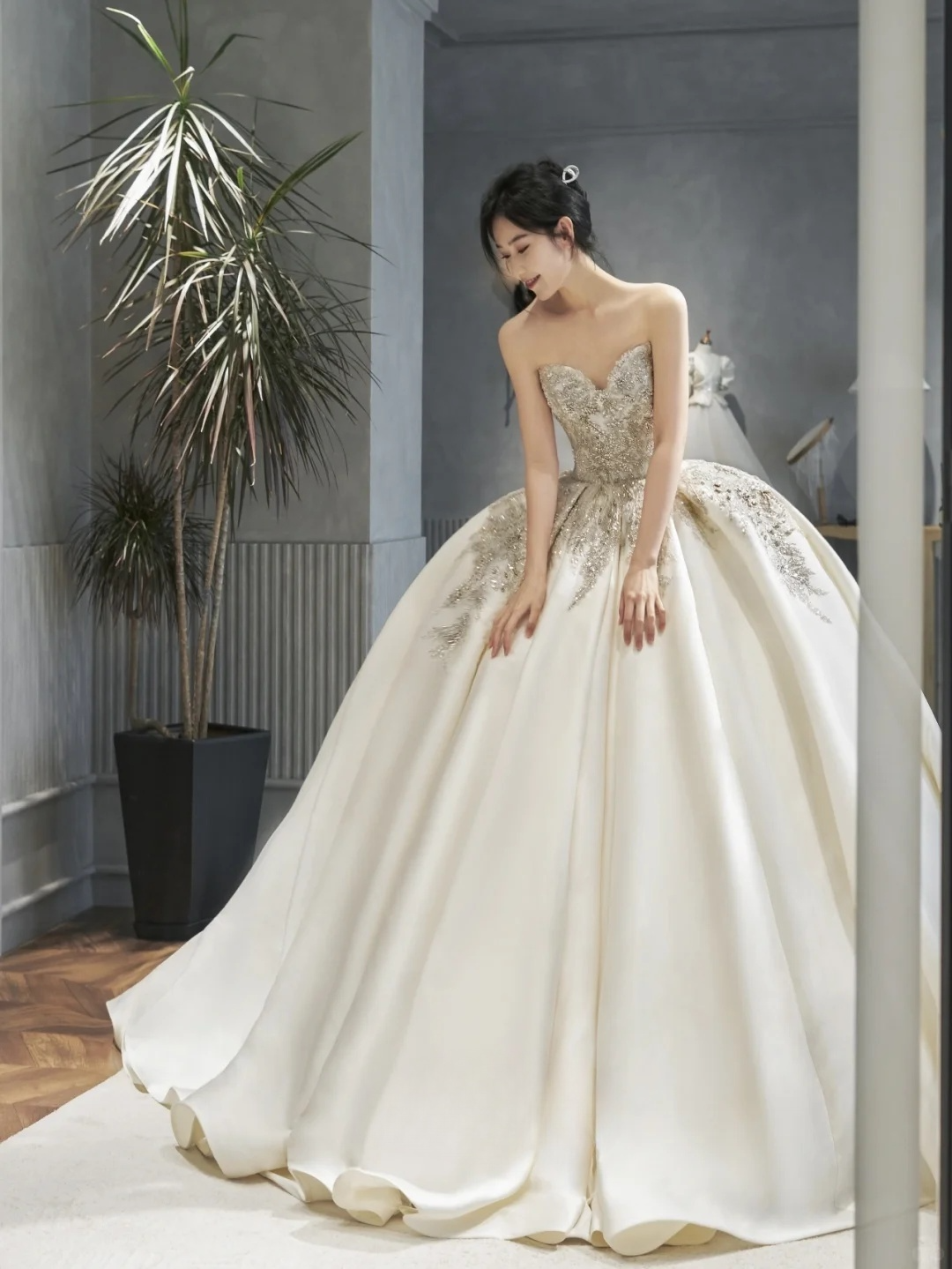 Timeless Ball Gown Sweetheart Satin Sequin Long Wedding Dresses C4288