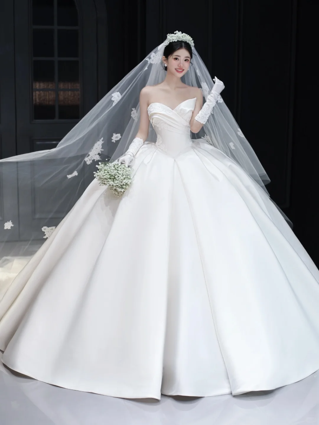 Dreamy Ball Gown Strapless Satin Applique With Gloves Veil Long Wedding Dresses C4324