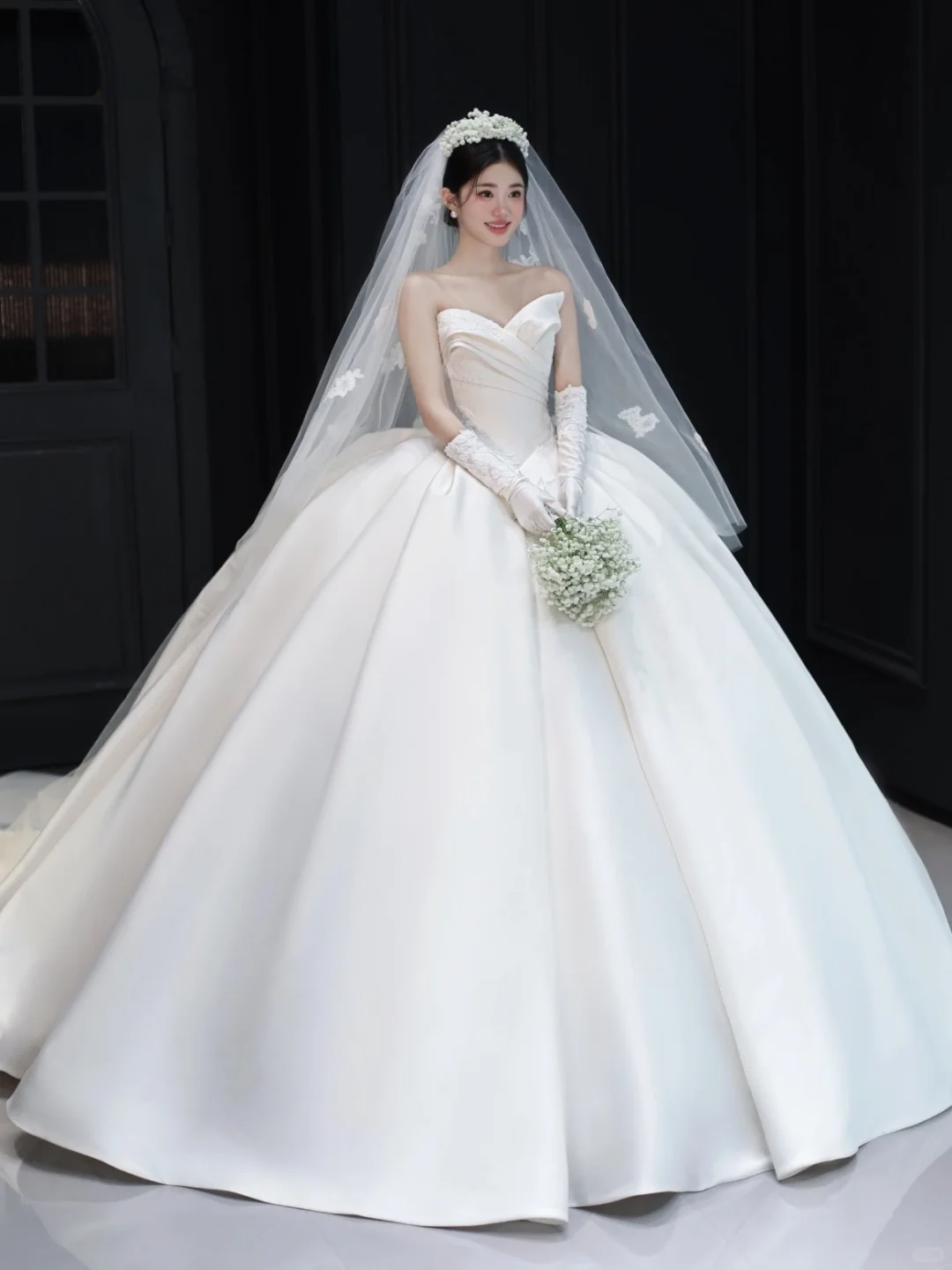 Dreamy Ball Gown Strapless Satin Applique With Gloves Veil Long Wedding Dresses C4324