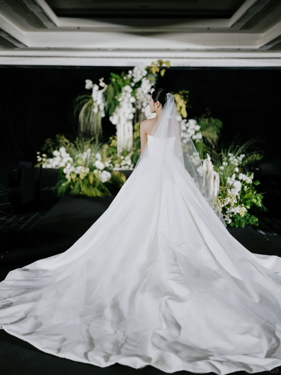 Elegant Ball Gown Strapless Satin With Veil Long Wedding Dresses C4326