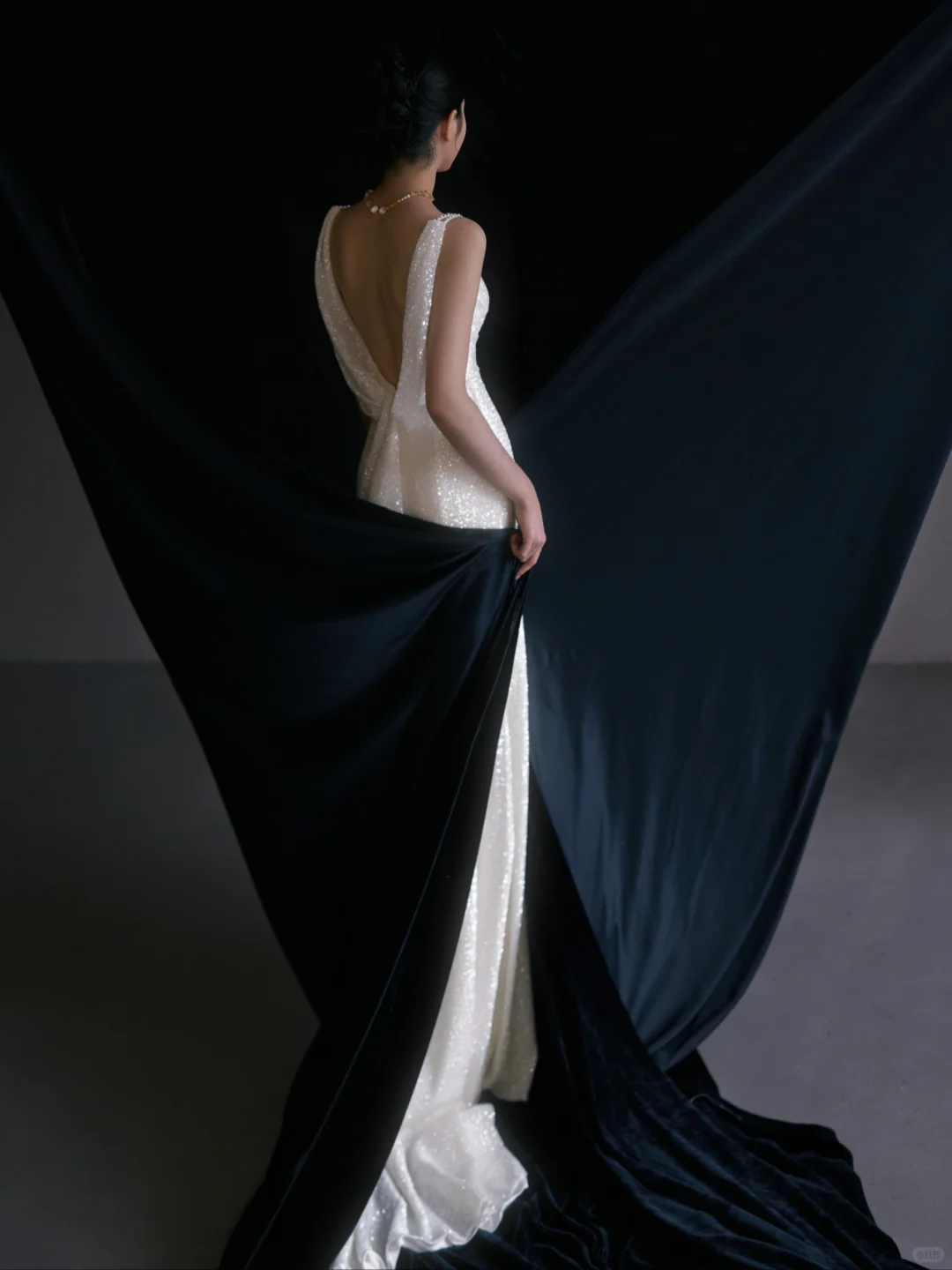 Shiny Mermaid Spaghetti Straps Satin Sequin With Veil Long Wedding Dresses C4342