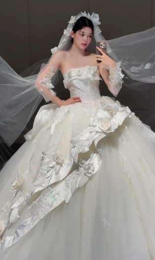 Gorgeous Ball Gown Strapless Satin Tulle Applique With Sleeves Veil Long Wedding Dresses C4354