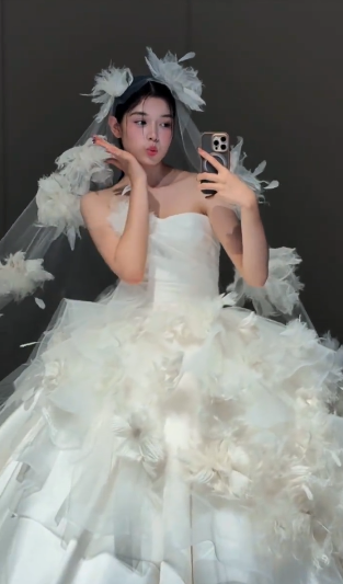 Timeless Ball Gown Strapless Satin Tulle Applique With Veil Long Wedding Dresses C4355