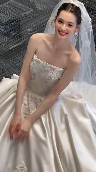 Elegant Ball Gown Strapless Satin Applique With Veil Long Wedding Dresses C4373