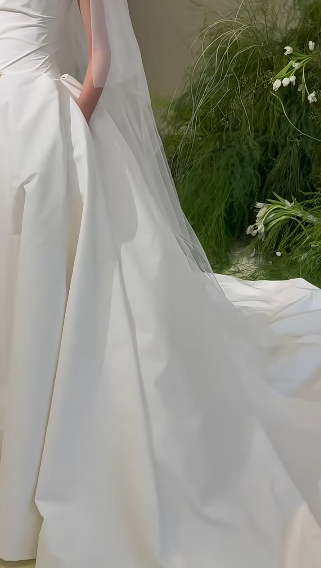 Elegant Simple Ball Gown Strapless Satin With Veil Long Wedding Dresses C4374