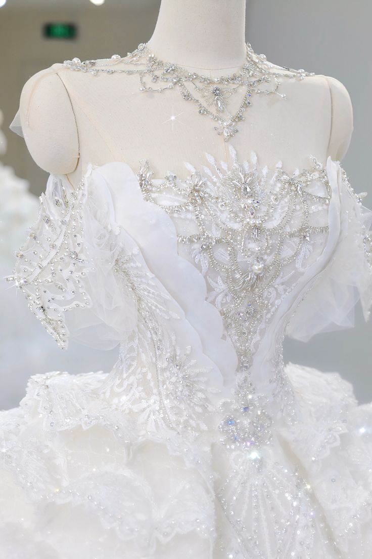 Gorgeous Ball Gown Off The Shoulder Tulle Lace Sequin Beads Long Wedding Dresses C4380