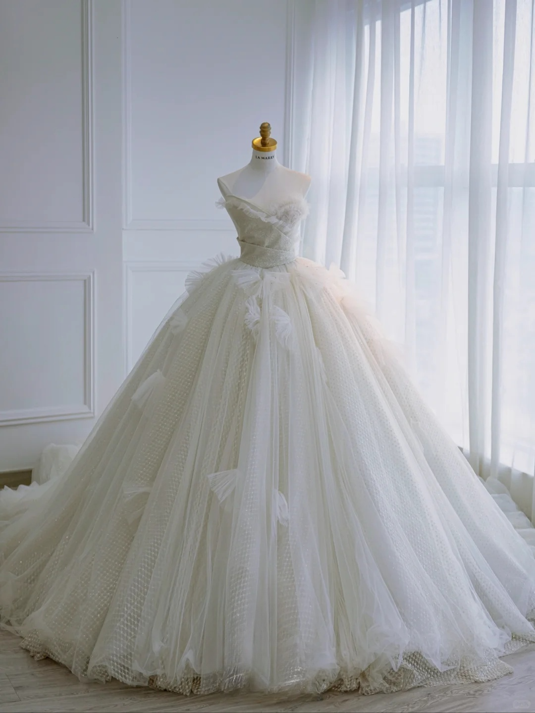 Elegant Ball Gown Strapless Tulle Sequin Long Wedding Dresses C4394