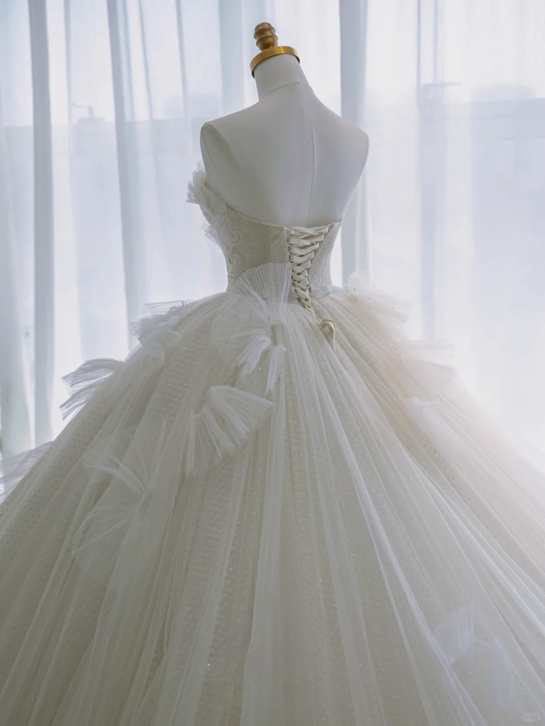 Elegant Ball Gown Strapless Tulle Sequin Long Wedding Dresses C4394