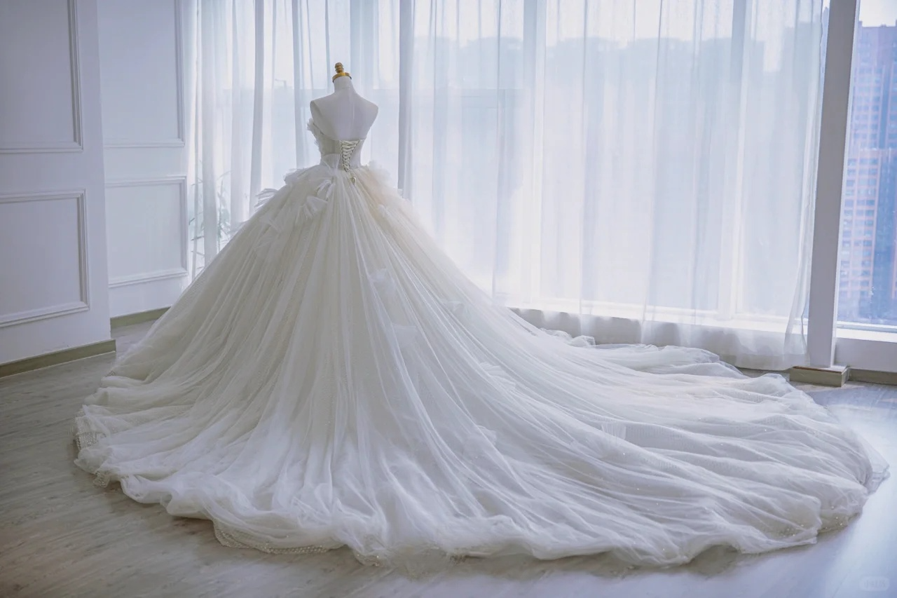 Elegant Ball Gown Strapless Tulle Sequin Long Wedding Dresses C4394