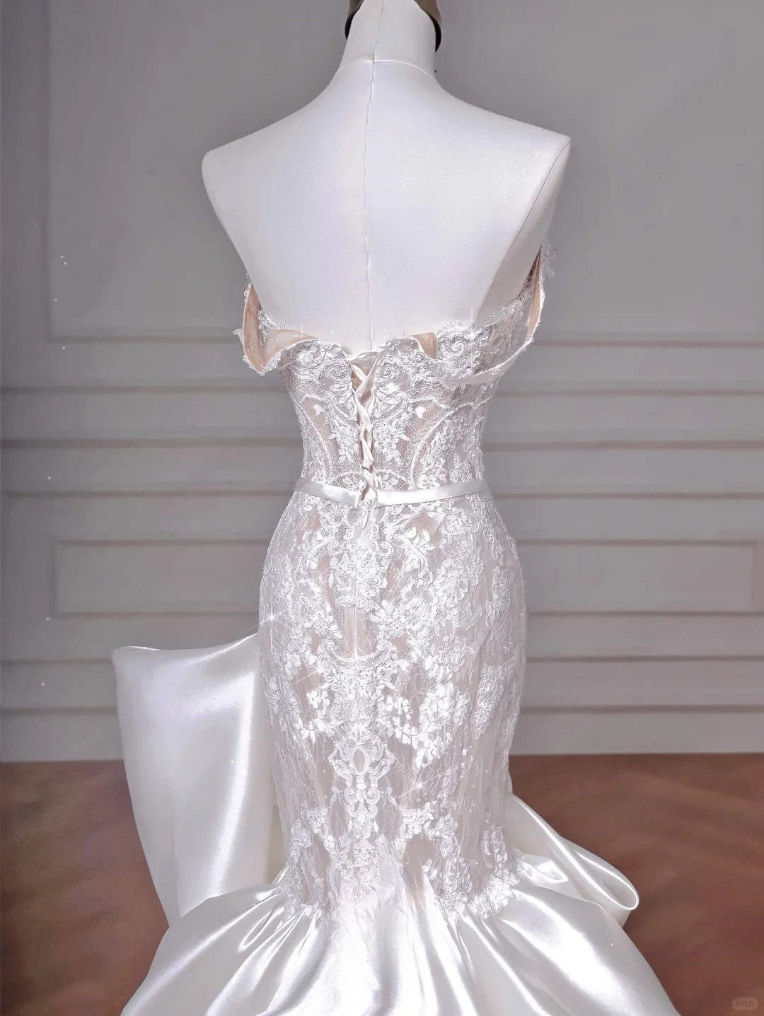 Stunning Mermaid Strapless Satin Lace Long Wedding Dresses C4399