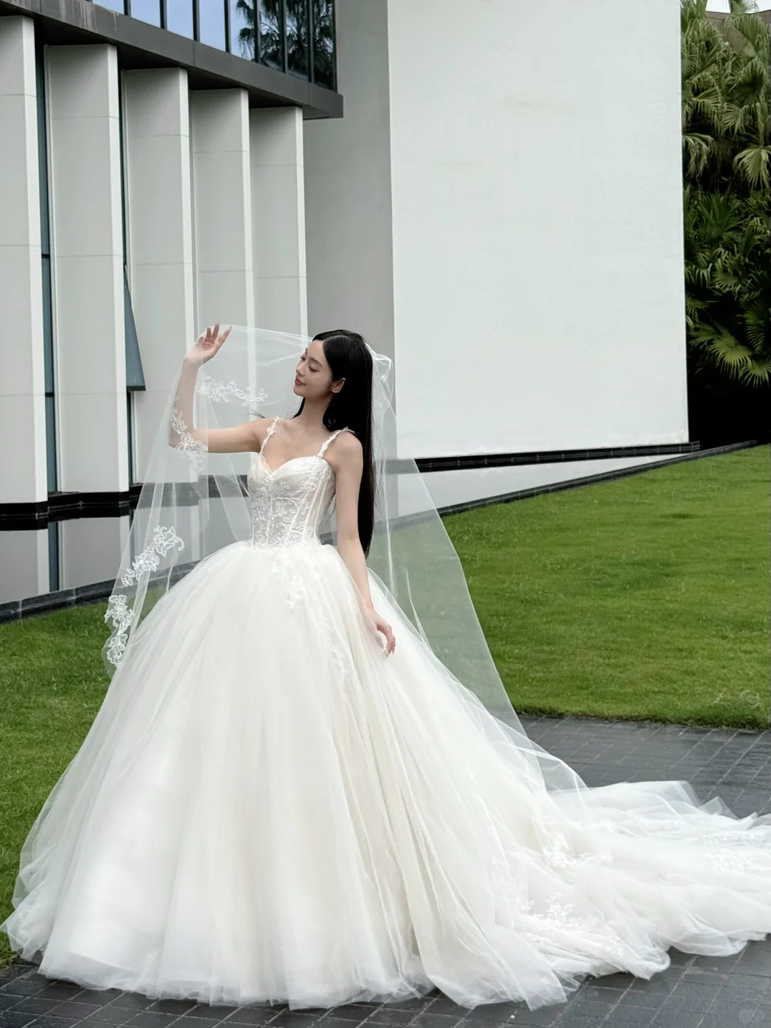 Stunning Ball Gown Spaghetti Straps Tulle Lace With Veil Long Wedding Dresses C4430