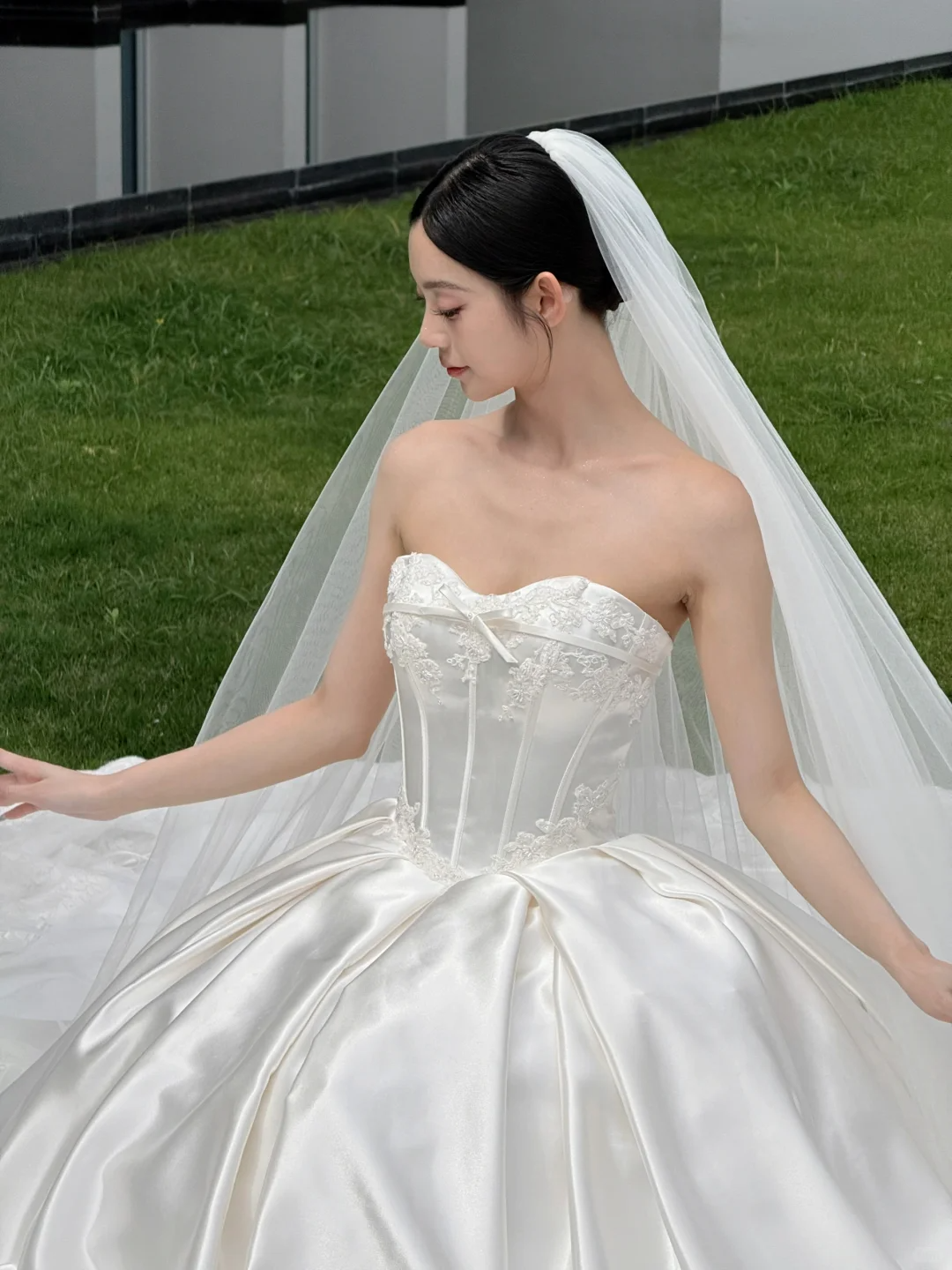 Elegant Ball Gown Strapless Satin Lace With Veil Long Wedding Dresses C4431