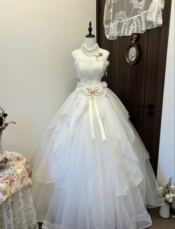 Vintage Ball Gown Strapless Satin Chiffon Tulle Bow Long Wedding Dresses C4432