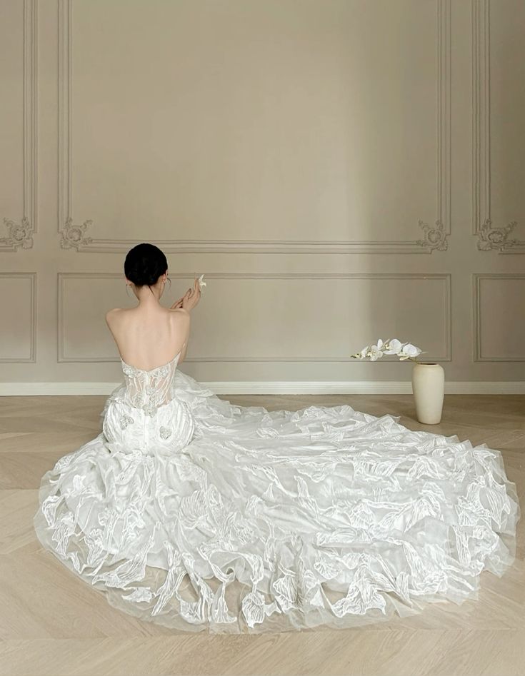 Stunning Mermaid Strapless Tulle Lace Applique Long Wedding Dresses C4436