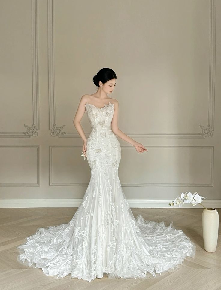 Stunning Mermaid Strapless Tulle Lace Applique Long Wedding Dresses C4436