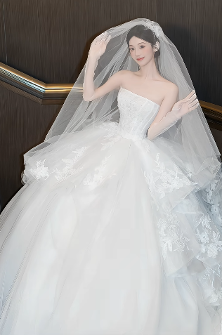 Dreamy Ball Gown Strapless White Tulle Lace With Gloves Veil Long Wedding Dresses C4442