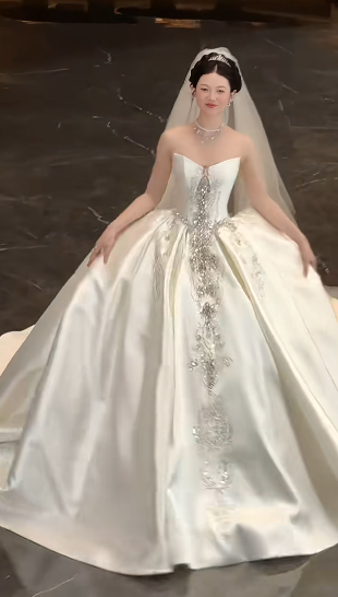 Gorgeous Ball Gown Strapless Satin Sequin Beads With Veil Long Wedding Dresses C4445