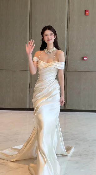 Pretty Mermaid Off The Shoulder Satin Pleated Long Wedding Dresses C4467