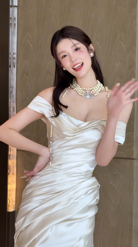 Pretty Mermaid Off The Shoulder Satin Pleated Long Wedding Dresses C4467