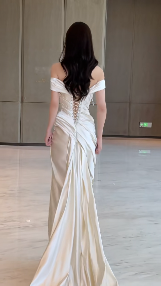 Pretty Mermaid Off The Shoulder Satin Pleated Long Wedding Dresses C4467