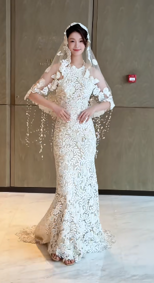 Gorgeous Mermaid Halter Tulle Lace Applique With Veil Long Wedding Dresses C4468