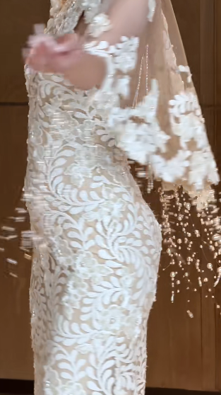 Gorgeous Mermaid Halter Tulle Lace Applique With Veil Long Wedding Dresses C4468