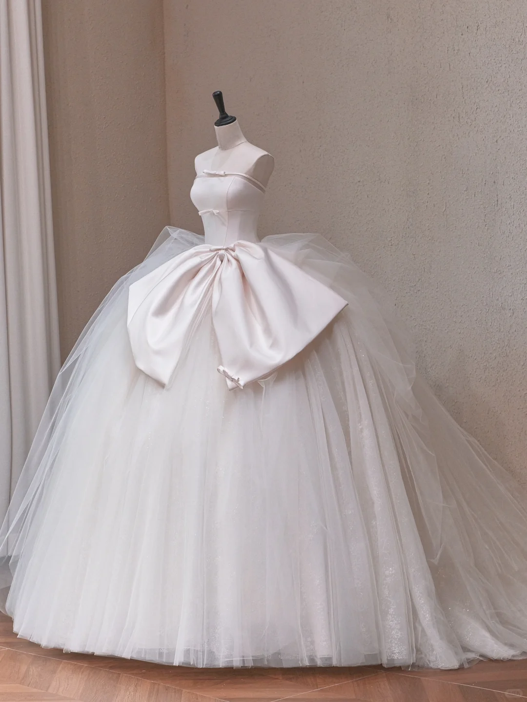 Timeless Ball Gown Strapless Satin Tulle Long Wedding Dresses C4482