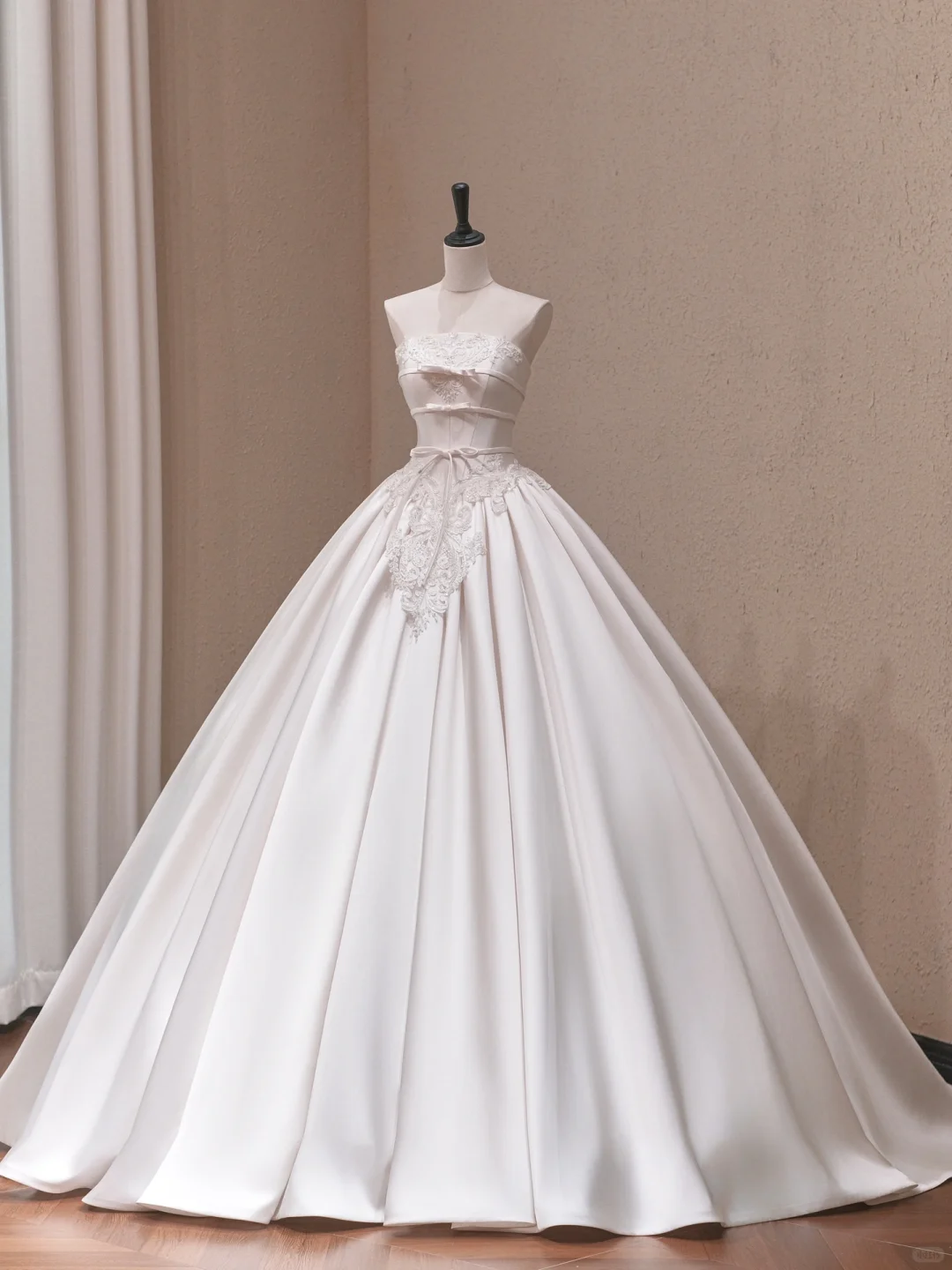 Pretty Ball Gown Strapless Satin Applique Long Wedding Dresses C4485