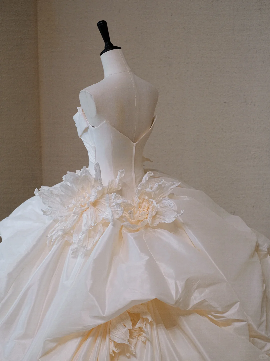 Timeless Ball Gown Strapless Satin Tulle Long Wedding Dresses C4509