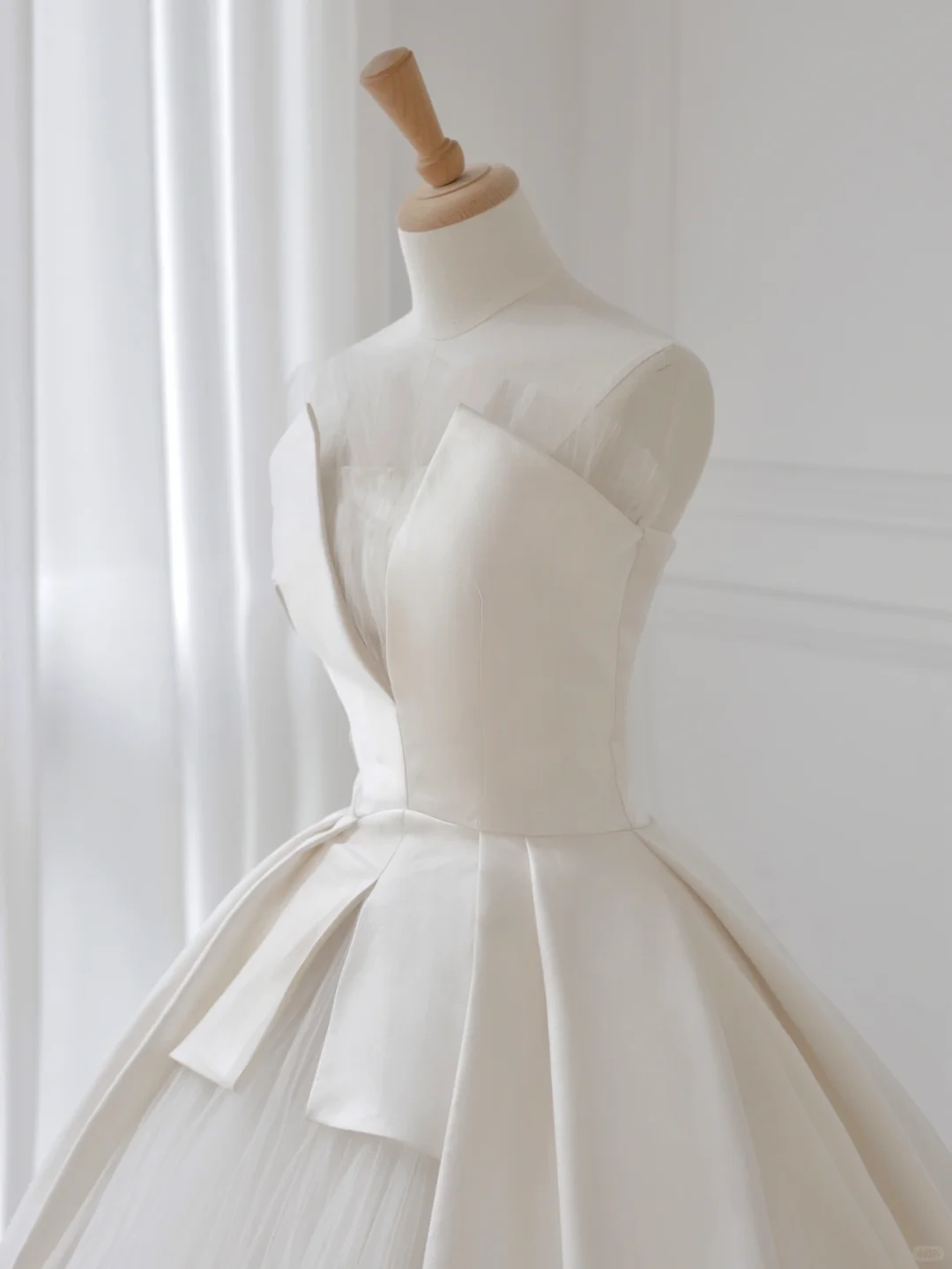 Classy Ball Gown Strapless Satin Tulle Long Wedding Dresses C4535