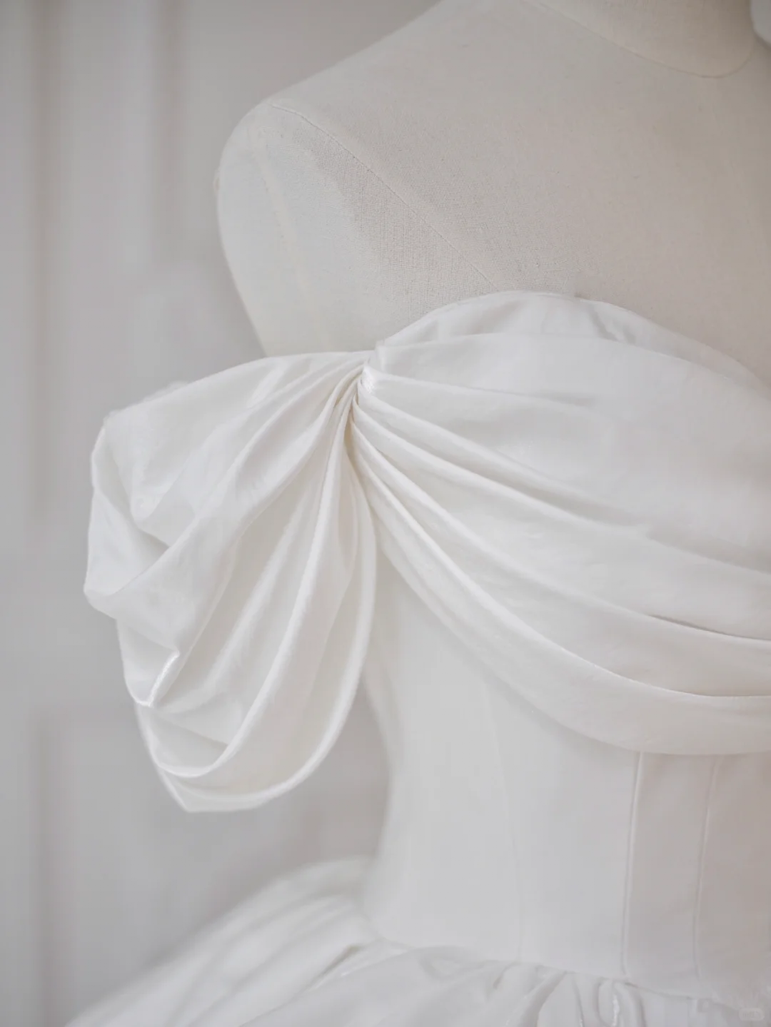 Princess Ball Gown Off The Shoulder Satin Long Wedding Dresses C4536