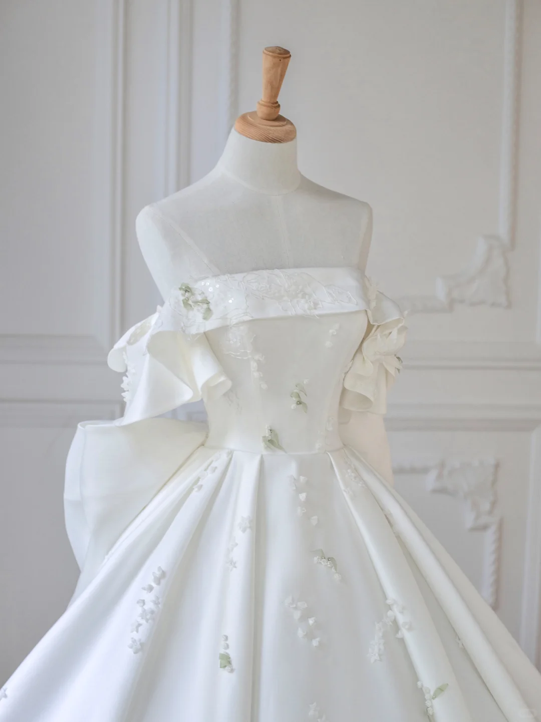 Timeless Ball Gown Off The Shoulder Satin Applique Long Wedding Dresses C4537