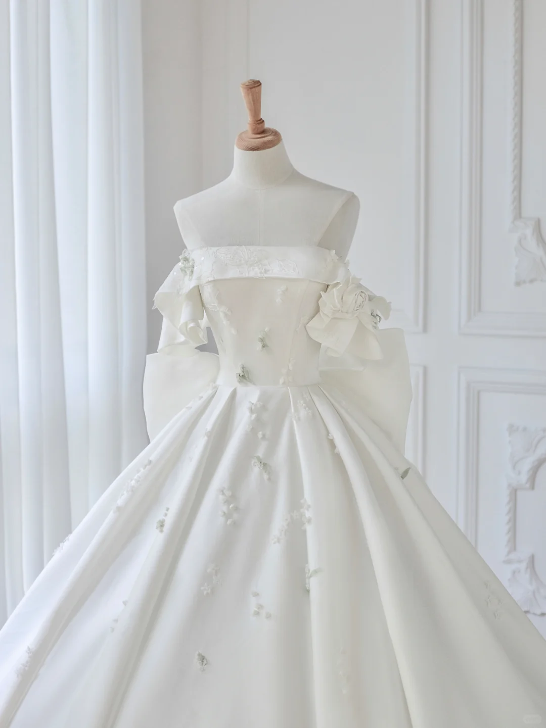 Timeless Ball Gown Off The Shoulder Satin Applique Long Wedding Dresses C4537