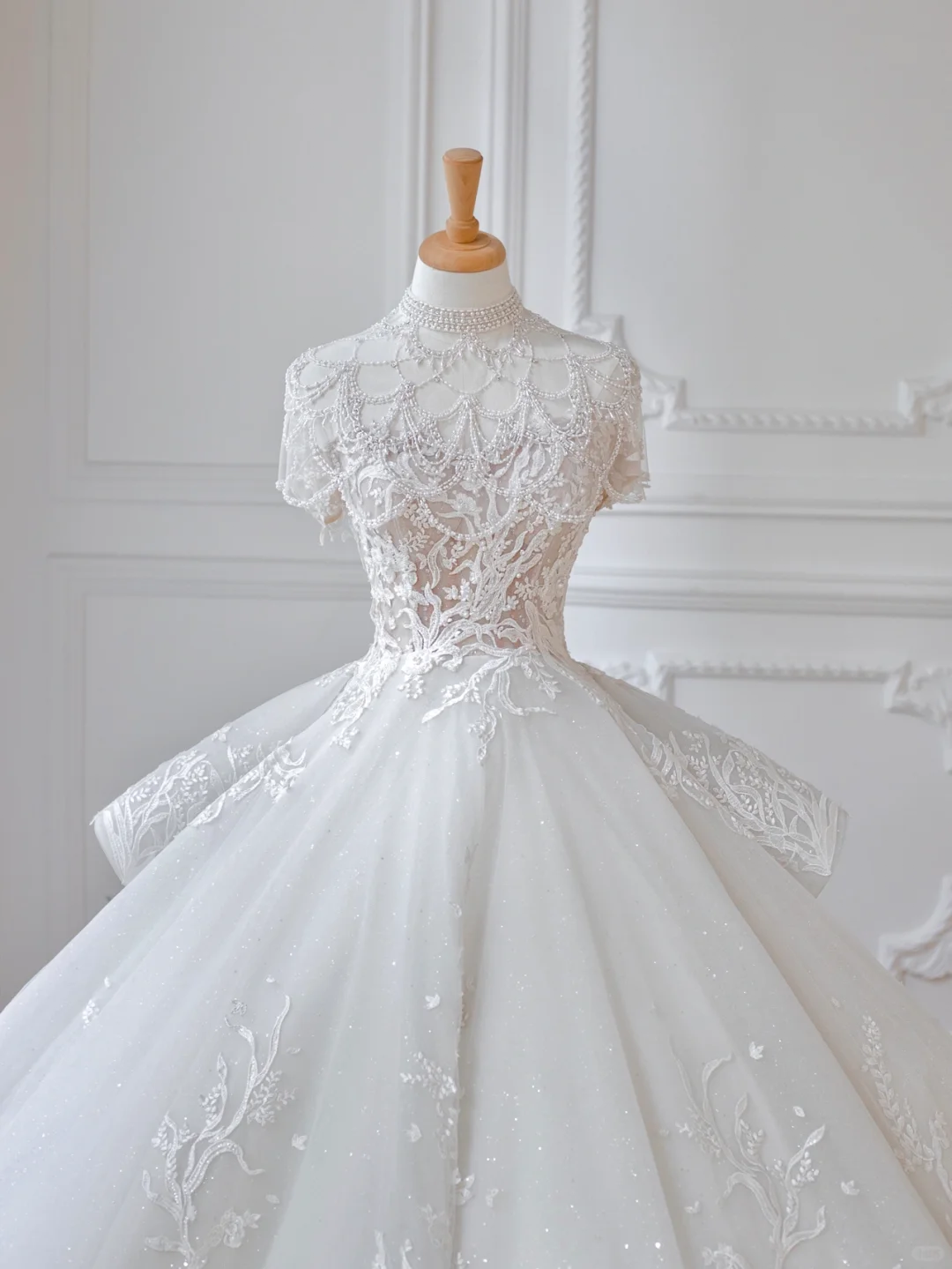 Dreamy Ball Gown Tulle Applique Beads Long Wedding Dresses C4539