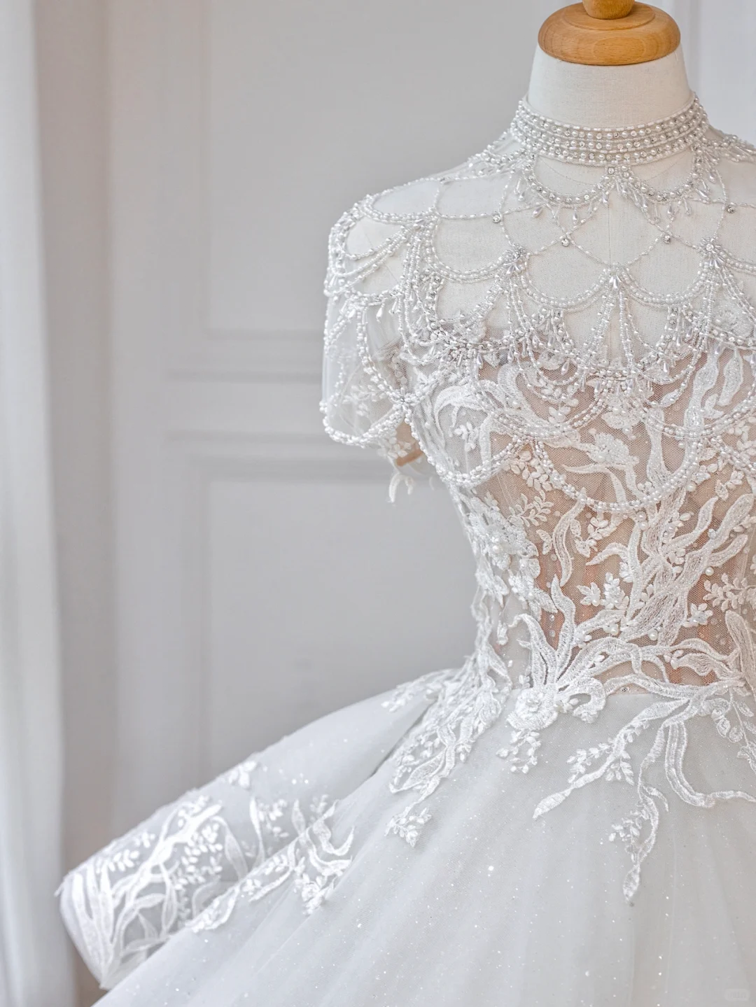 Dreamy Ball Gown Tulle Applique Beads Long Wedding Dresses C4539