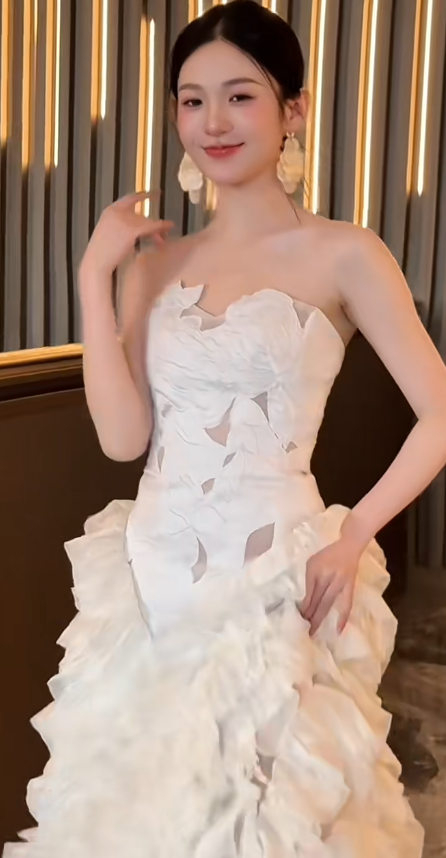 Chic Ball Gown Strapless Satin Long Wedding Dresses C4552