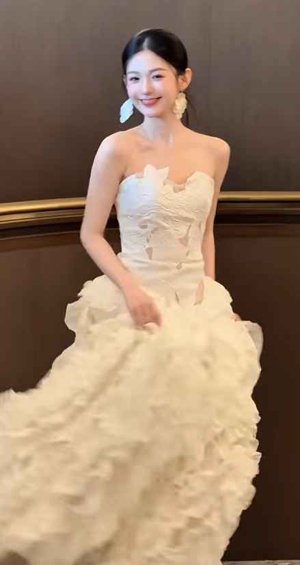 Chic Ball Gown Strapless Satin Long Wedding Dresses C4552