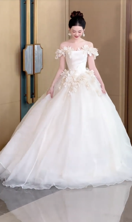 Style Classy Ball Gown Off The Shoulder Satin Tulle Applique Long Wedding Dresses C4560