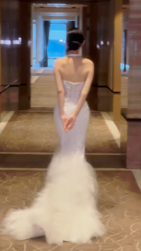 Stunning Mermaid Strapless Satin Tulle Lace Long Wedding Dresses C4563