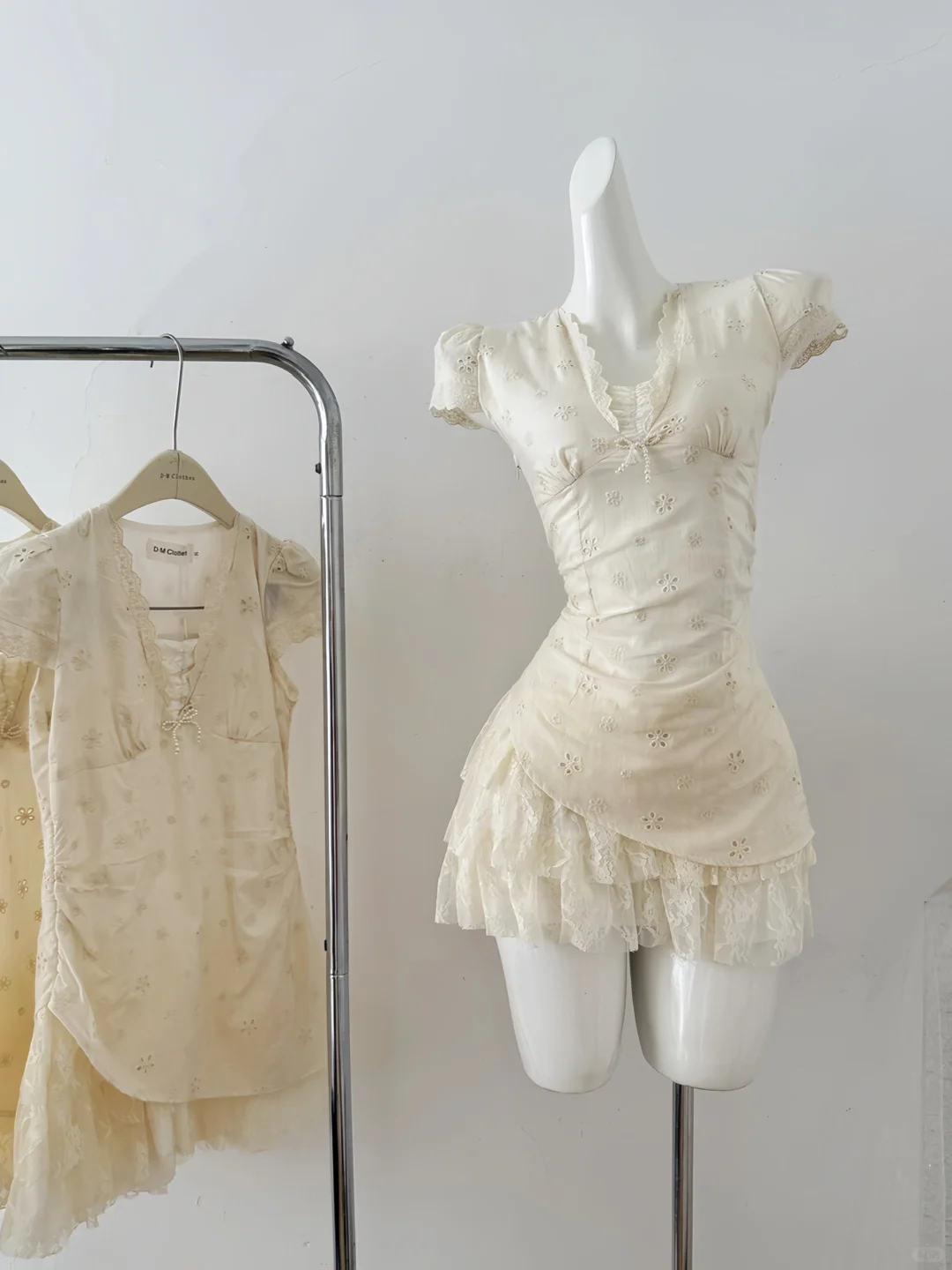 Pretty 18th A Line Satin Lace Short Sleeves Short Homecoming Dress Birthday Outfits C4599