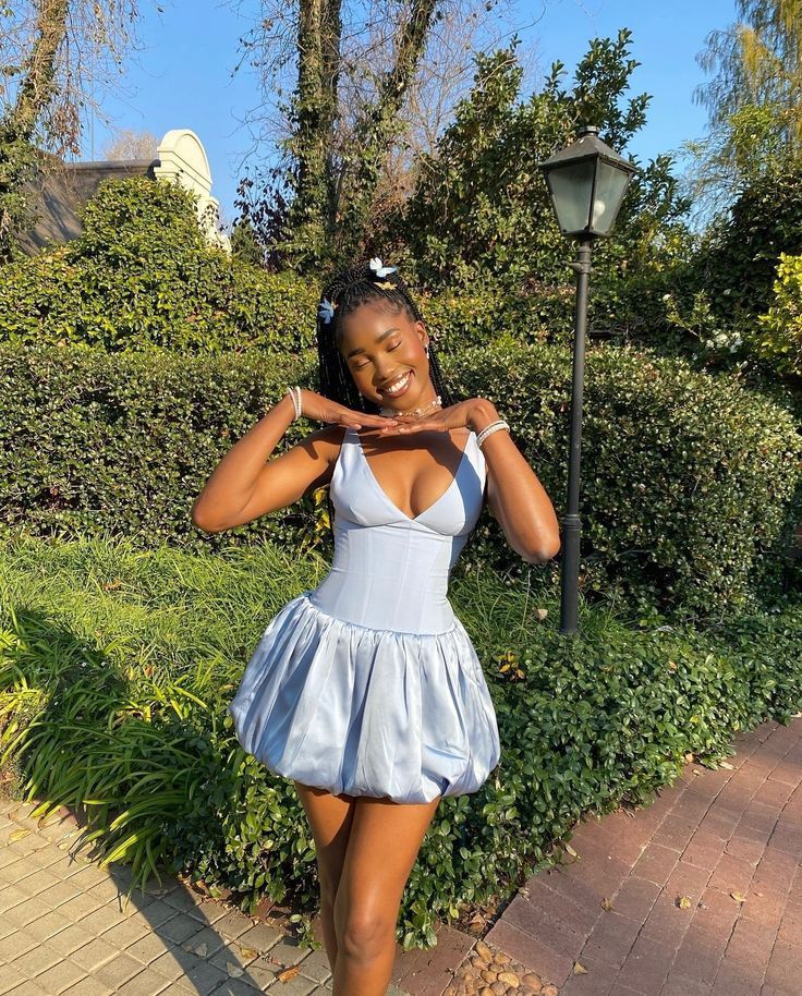 Elegant A Line Spaghetti Straps V Neck Satin Short Homecoming Dress 19th Birthday Outfits C4912