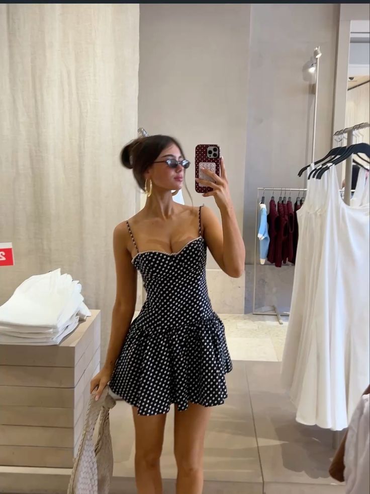 Elegant A Line Spaghetti Straps Satin Polka Dots Short Homecoming Dress 19th Birthday Outfits C5060