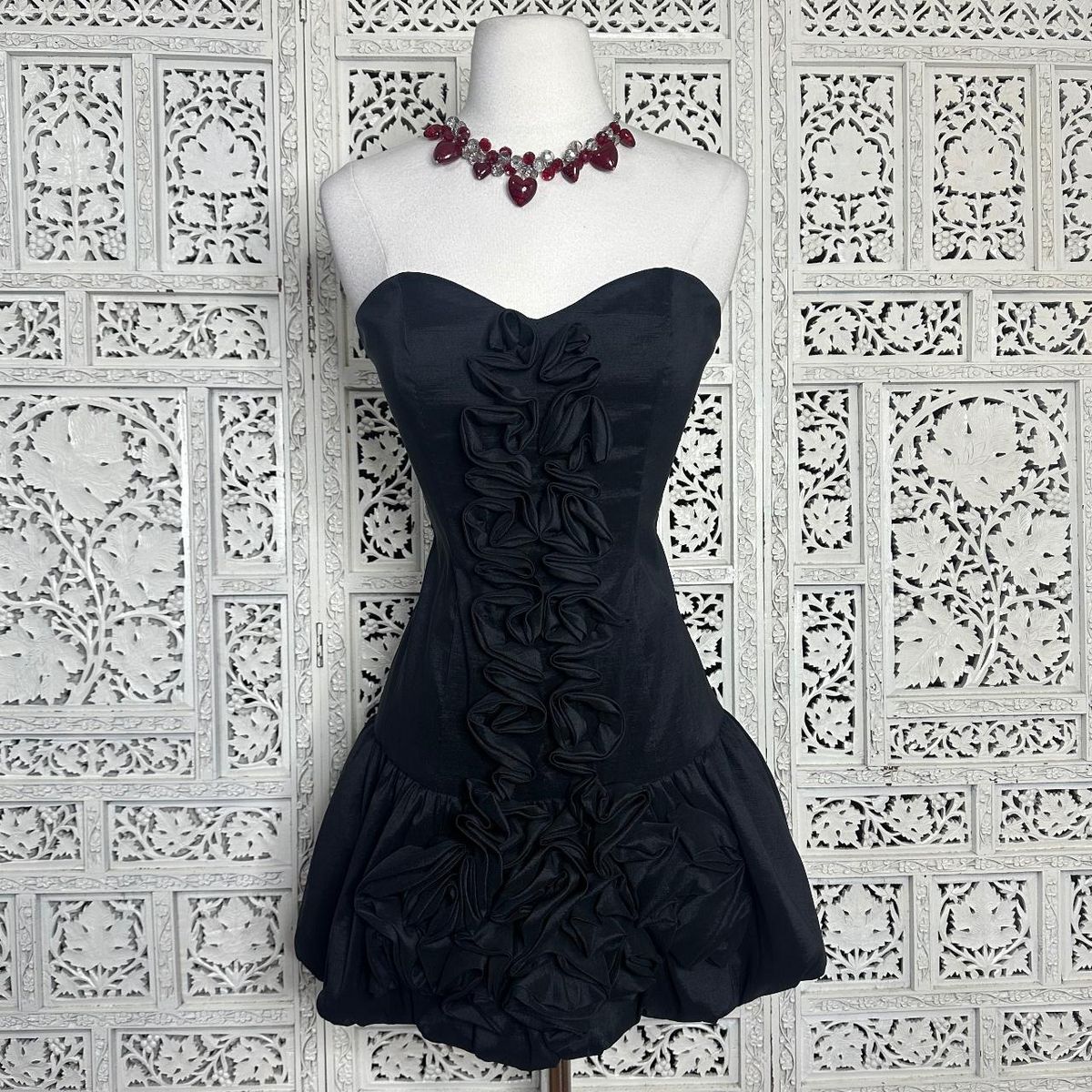 Unique A Line Strapless Black Satin Short Homecoming Dress 17th Birthday Outfits C5078