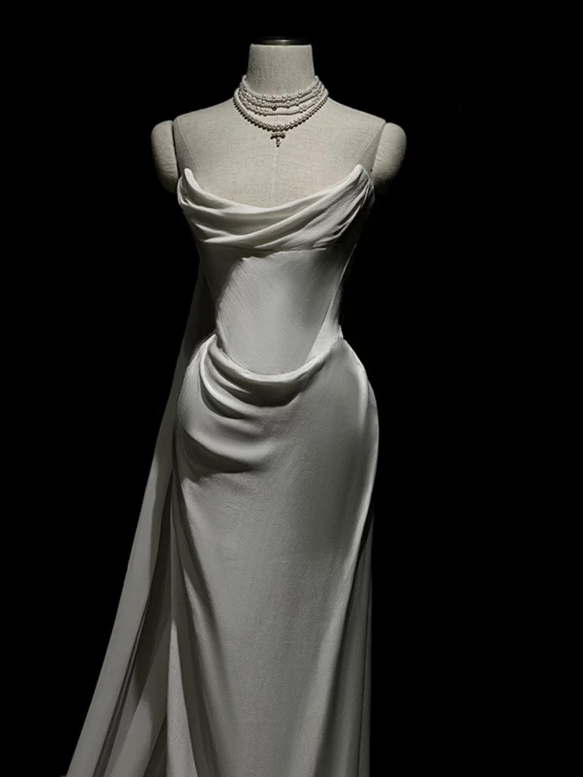 Vintage Mermaid Strapless White Satin Long Wedding Dresses With Ruffles C3532